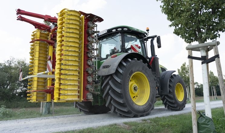 Pöttinger розширює свою лінійку ротаційних борін Lion V