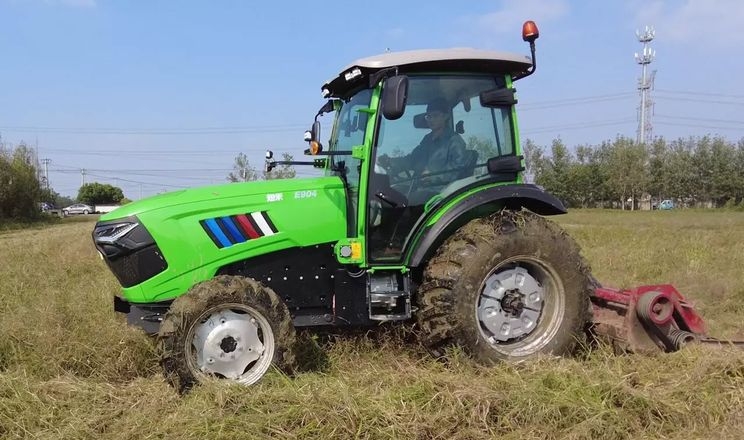 Китай представив електротрактор, що стане конкурентом Fendt e 100 Vario