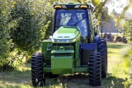 Електротрактор John Deere E-Power хвалять за тиху роботу та легше керування