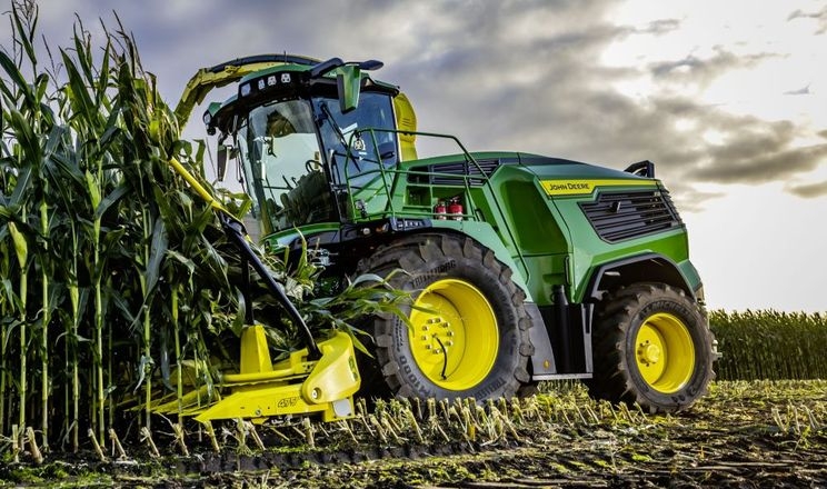John Deere переходить на нові серії кормозбиральних комбайнів