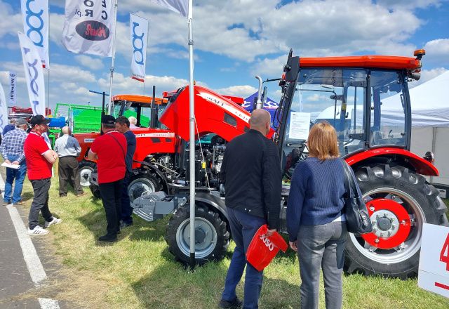 Польський виробник Krawiec презентував нові трактори під брендом Kraft