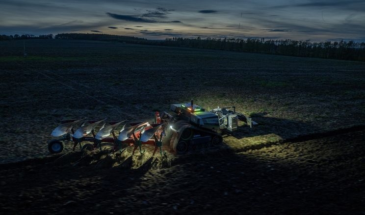 AgXeed і Kverneland встановили світовий рекорд з автономної оранки