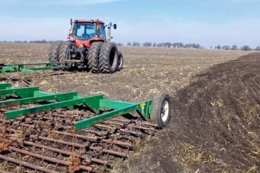 Господарство «УЛЯНІВКА-АГРО» перейшло на меншу техніку через розкидані територіально поля