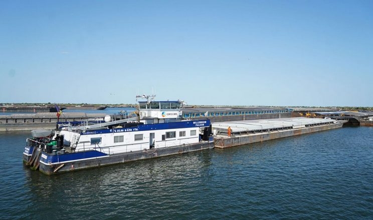 COFCO запускає флот барж на Дунаї