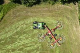 Pöttinger випустив чотирироторні граблі Top VT 12540 C