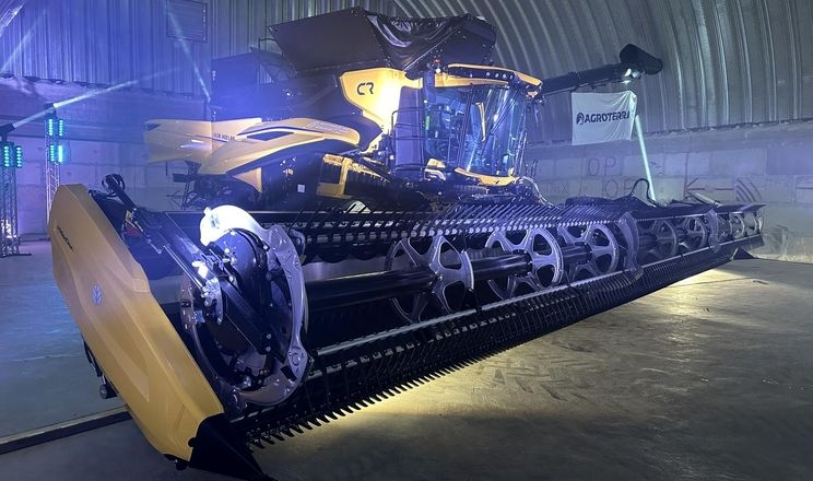 На Волині презентували флагманський комбайн CR11 від New Holland