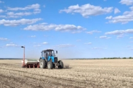 Перші опади за три місяці дали змогу розпочати сівбу озимого ріпаку ще одному підприємству Tekom Agro Group