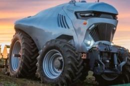 Китай представив перший автономний електротрактор Honghu T70