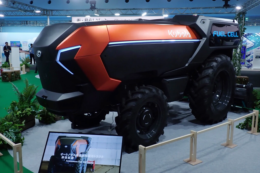 Kubota представила безпілотний трактор на водні