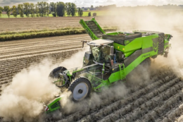 AVR представив п’яте покоління картоплезбирального комбайна Puma