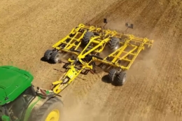 BEDNAR FENIX працює цілий рік: від стерні до глибокого рихлення