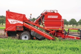 Grimme представила перший власний затискний комбайн Navo 140