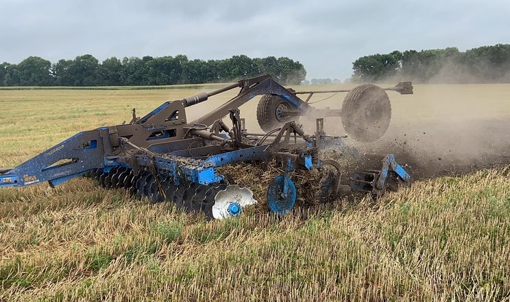 В «Агрейн» назвали борону Lemken Rubin 10 найефективнішою для подрібнення решток