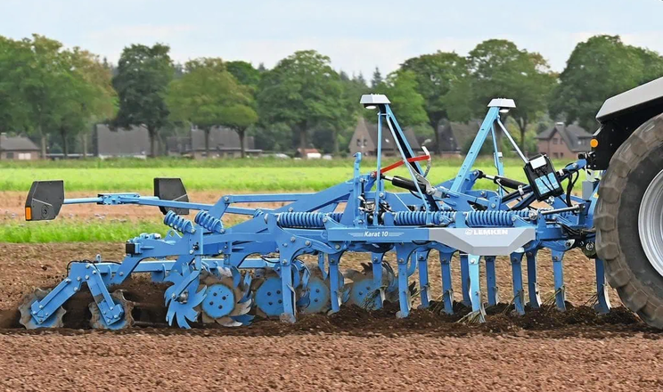Lemken готує культиватор Karat до роботи з роботами-тракторами