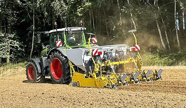 Ropa, ймовірно, тестує нову картоплесаджалку