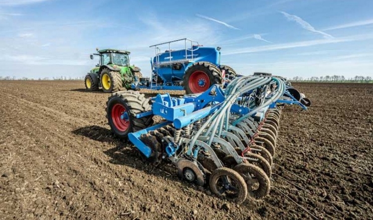 На Тернопільщині тестують нову сівалку LEMKEN Solitair ST