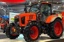Kubota представила автономну версію трактора M7004