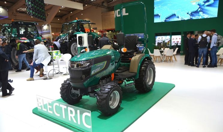 Lovol показав електричний трактор потужністю 27 кВт·год.