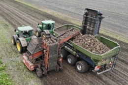 «Завод Кобзаренка» представив перевантажувач буряків