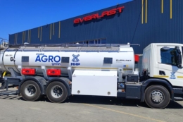 МХП придбав нові паливозаправники та тягач 