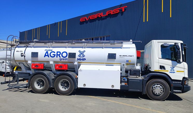 МХП придбав нові паливозаправники та тягач 