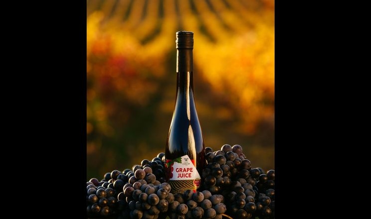 Закарпатська виноробня випустила виноградний сік 