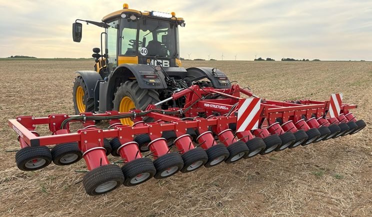 Французи винайшли шинний прополювач, який витягує бур’яни з корінням