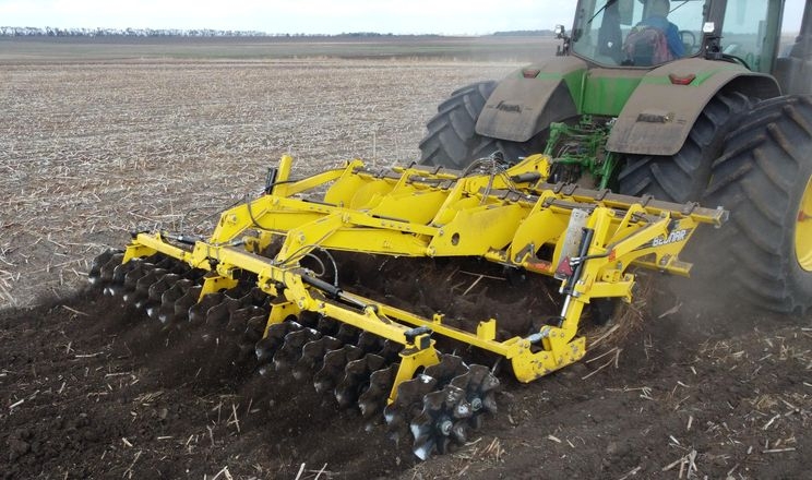 Глибоке рихлення дало фермеру +5 ц/га соняшнику: як працює TERRALAND