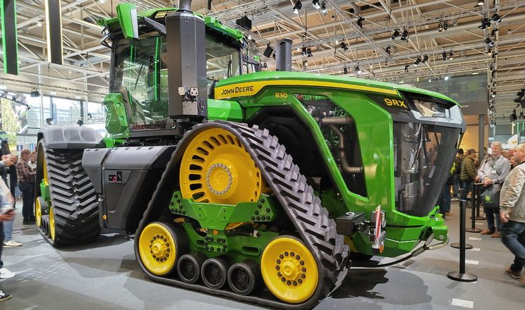 Найпотужніший серійний трактор John Deere презентували на Agritechnica