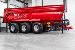 Великий причіп Krampe їде «крабом»