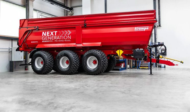 Великий причіп Krampe їде «крабом»