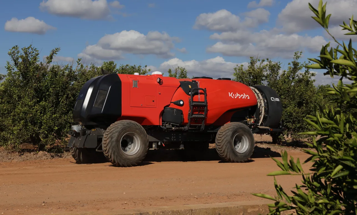 Автономний обприскувач KFAST від Kubota економить 25% пестицидів