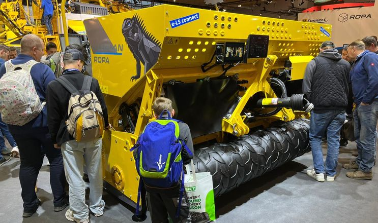 ROPA випустила електричну картоплесаджалку