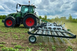 DicksonKerner презентував штригельну борону з регульованим міжряддям