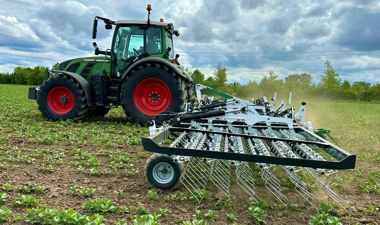 DicksonKerner презентував штригельну борону з регульованим міжряддям