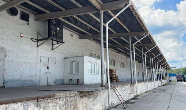 На Харківщині продають велике овочесховище