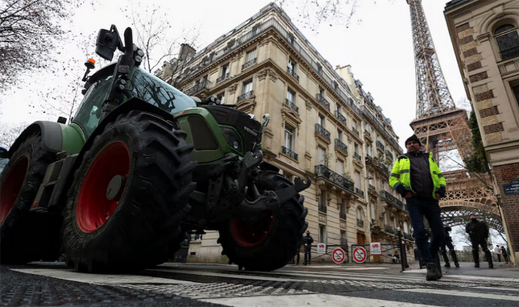 Французьскі фермери заблокували тракторами дороги напередодні голосування ЄК щодо торговельної угоди з МЕРКОСУР