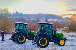 Громади Львівщини отримали спецтехніку для боротьби з борщівником