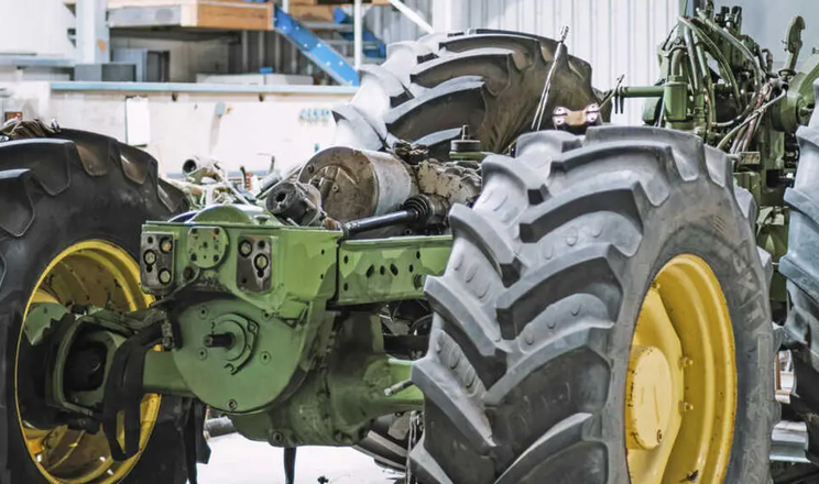 Німецький клуб перетворює дизельний John Deere 7700 на електротрактор