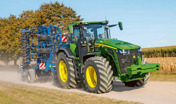 John Deere представив найпотужніший у світі стандартний трактор серії 8R