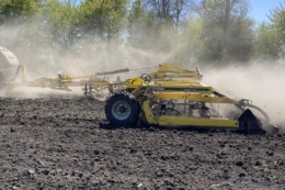 Фермер з Полтавщини розповів про переваги компактора Bednar Swifter