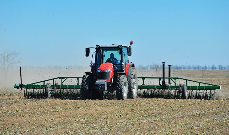 Стрімке потепління на Півдні призводить до висихання верхнього шару ґрунту