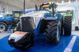 У Китаї представили надпотужний трактор, що працює на спирті