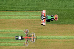 Pöttinger автоматизує укладання валків для косарок Novacat