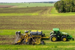 Смуговий обробіток ґрунту сівалкою MATADOR MO покращує умови посіву