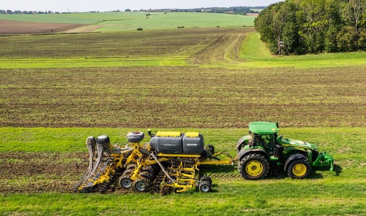 Смуговий обробіток ґрунту сівалкою MATADOR MO покращує умови посіву