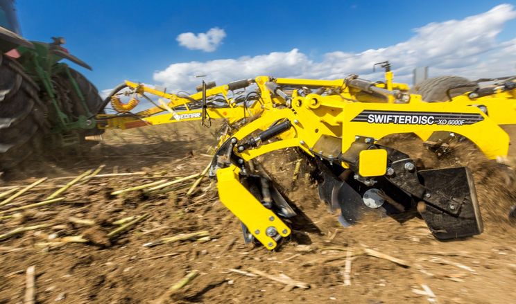 Господарство на Сумщині зекономило час і ресурси завдяки новому лущильнику