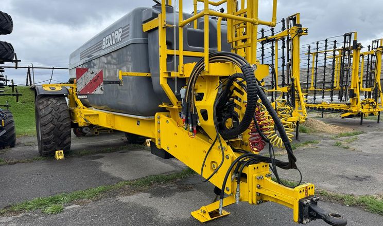 На українському ринку з’явилося нове рішення для внесення рідких добрив