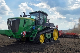 «МХП-Урожайна країна» поповнила техпарк новими тракторами та вантажівками