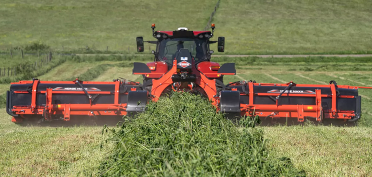 Стрічковий валкоутворювач KUHN MERGE MAXX 952 зменшує вміст землі у кормах